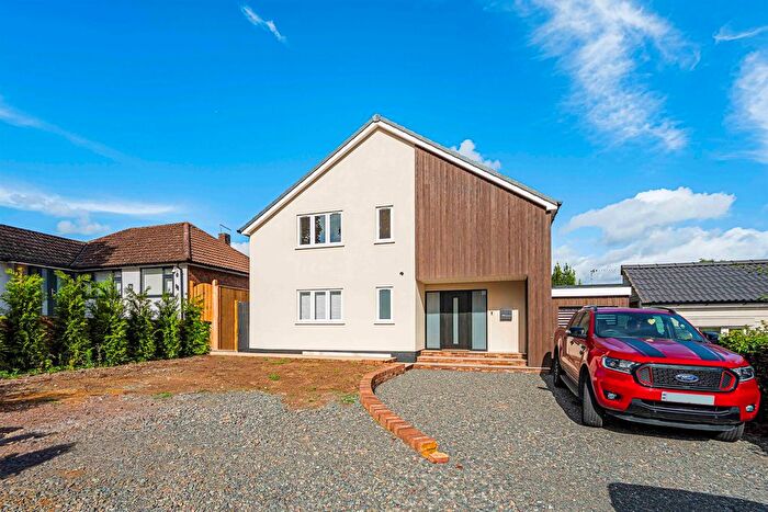 4 Bedroom Detached House For Sale In Christchurch Road, Tring, HP23