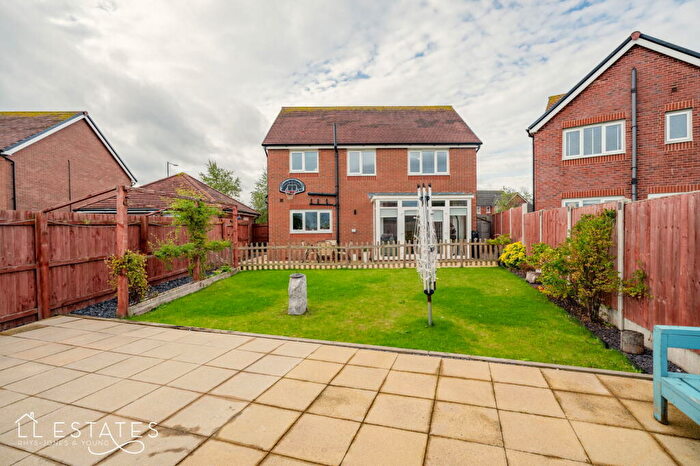 4 Bedroom Detached House For Sale In Dyserth Road, Rhyl, LL18