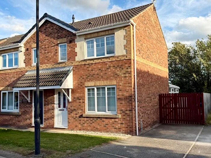 3 Bedroom Semi-Detached House To Rent In Cusworth Grove, Rossington, Doncaster, DN11