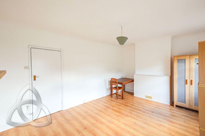 1 Bedroom Flat To Rent In Denzil Road, Dollis Hill, Willesden Green, NW10