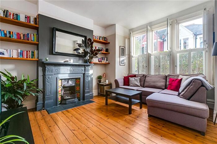 2 Bedroom Flat To Rent In Lynn Road, Balham, SW12