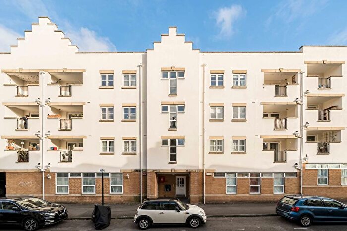 2 Bedroom Flat To Rent In Morrish Road, London, SW2