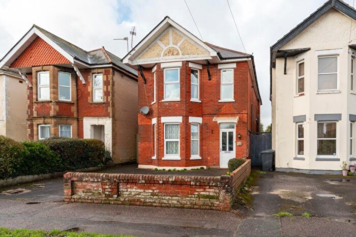 2 Bedroom Flat To Rent In Castlemain Avenue, Bournemouth, BH6