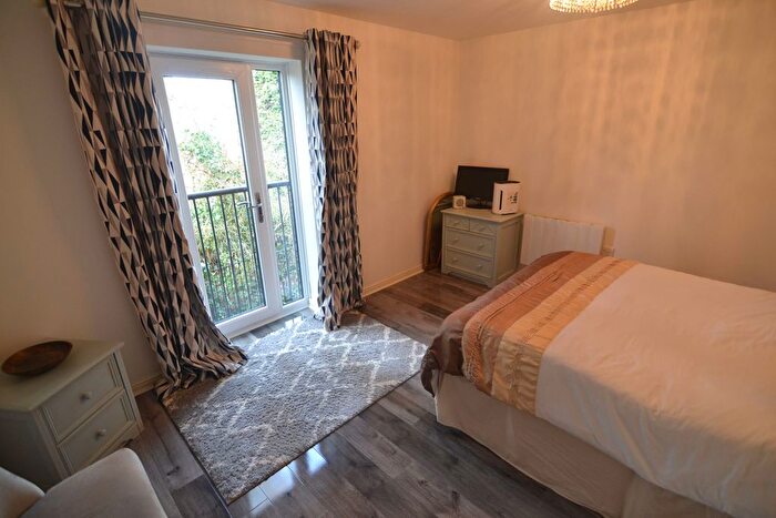 2 Bedroom Flat To Rent In Deans Gate, Willenhall, WV13