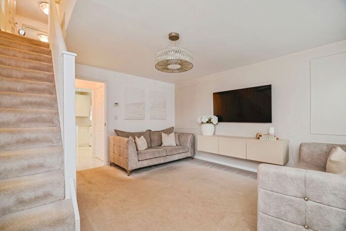 3 Bedroom Semi-detached House For Sale In Queensbury Grove, Middlesbrough, TS5