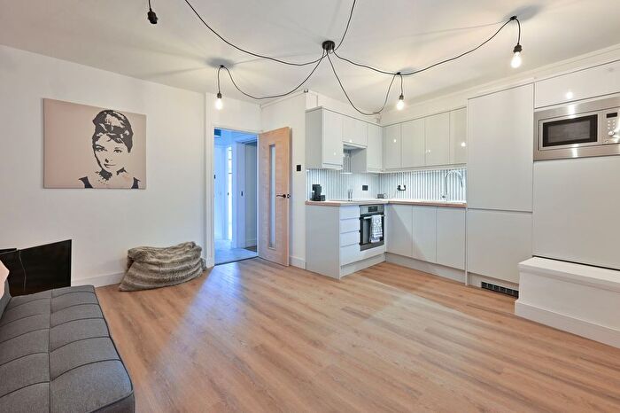 2 Bedroom Maisonette To Rent In Church Street, Rickmansworth, WD3