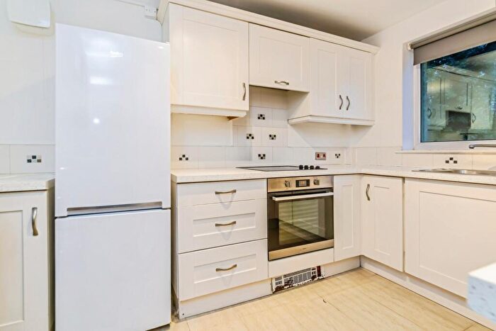 2 Bedroom Maisonette For Sale In Rogers Close, Coulsdon, CR5