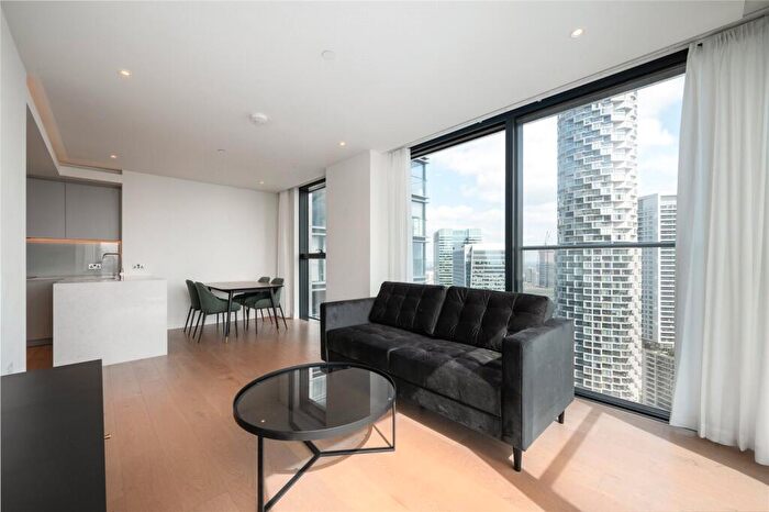 2 Bedroom Apartment To Rent In South Quay Plaza, Canary Wharf, London, E14