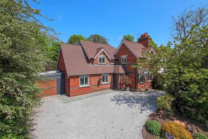 3 Bedroom Semi-Detached House For Sale In Holwell, Hatfield, AL9