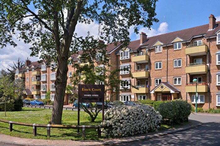 3 Bedroom Apartment For Sale In Essex Court, Station Road, Barnes, SW13