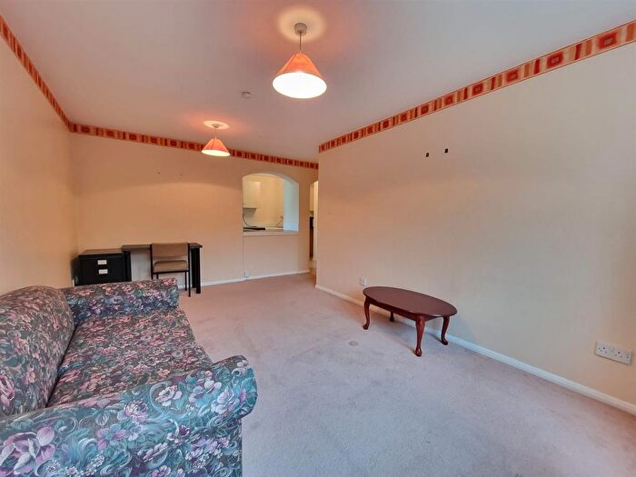 1 Bedroom Flat For Sale In Express Drive, Goodmayes, Ilford, IG3