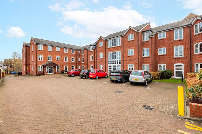 1 Bedroom Apartment For Sale In Paynes Park, Hitchin, SG5