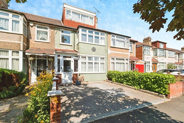 4 Bedroom Terraced House For Sale In Milton Avenue, Hornchurch, RM12