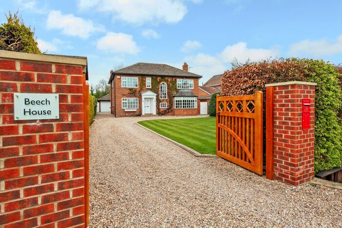 4 Bedroom Detached House For Sale In Common Lane, Warthill, York, YO19