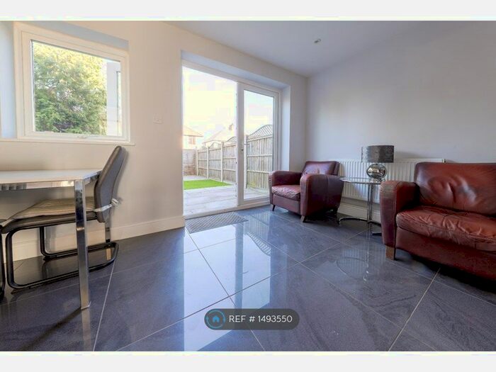 3 Bedroom Terraced House To Rent In Ribston Close, Bromley, BR2