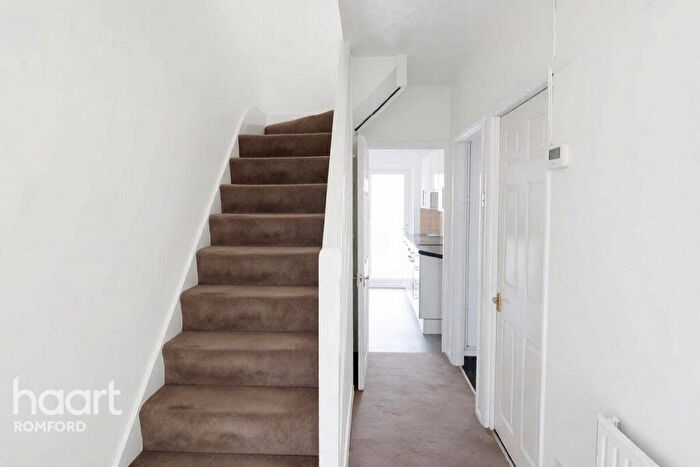 3 Bedroom Terraced House To Rent In Willow Street, Romford, RM7