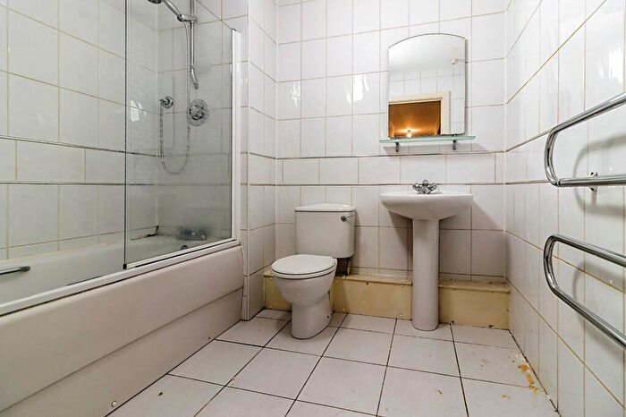 2 Bedroom Apartment To Rent In City Road East, Manchester, Greater Manchester, M15