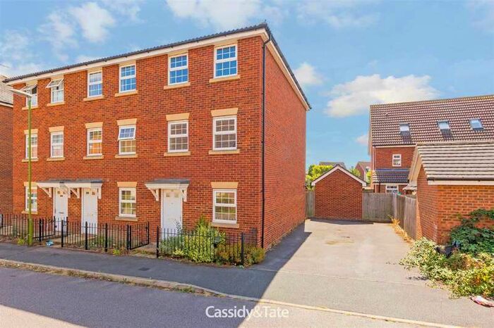 4 Bedroom End Of Terrace House To Rent In The Runway, Hatfield, Salisbury Village, AL10