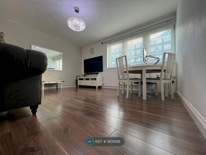 3 Bedroom Maisonette To Rent In Livermere Road, London, E8