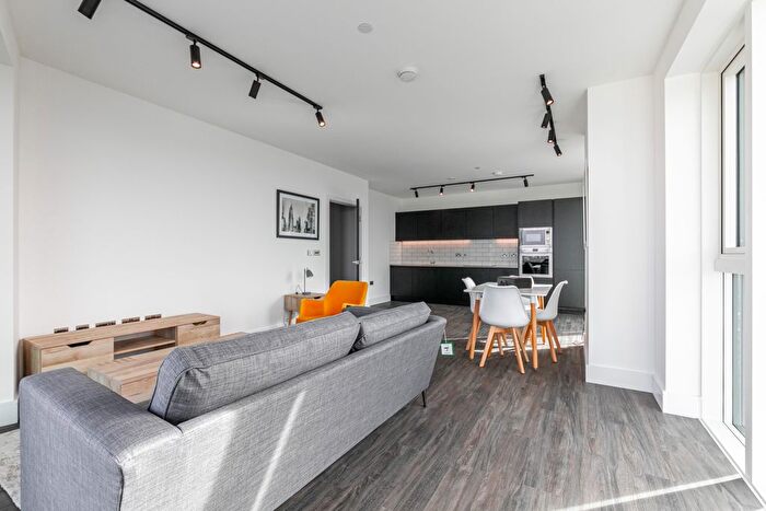 1 Bedroom Flat To Rent In Portal Way, Acton, W3