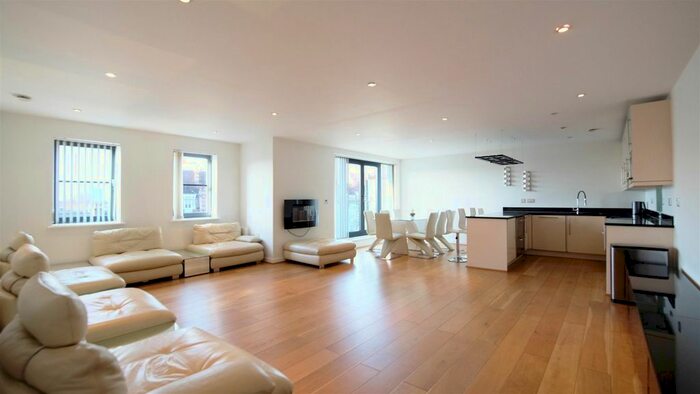 3 Bedroom Flat To Rent In Maida Vale, London, W9