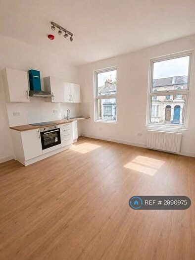 3 Bedroom Flat To Rent In High Road Leytonstone, London, E11