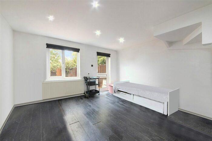 2 Bedroom Property To Rent In Jade Close, West Beckton, E16