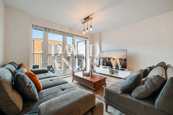 2 Bedroom Apartment To Rent In Rowland Road, N17