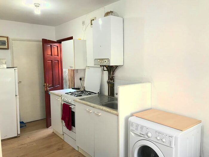 Studio To Rent In Dene Avenue, Hounslow, TW3