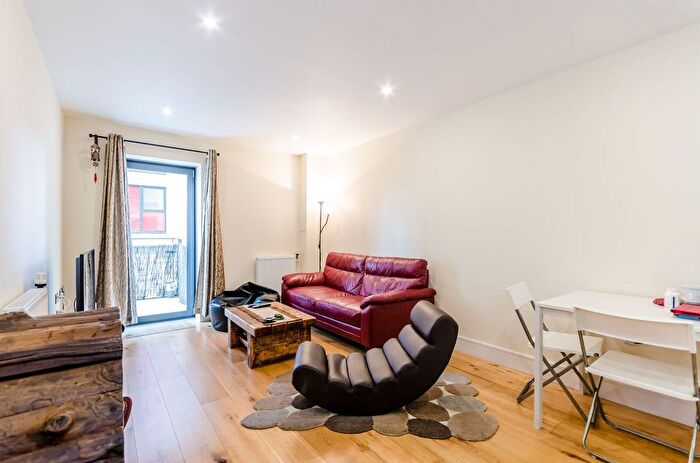 2 Bedroom Flat To Rent In New Century House, Canning Town, London, E16