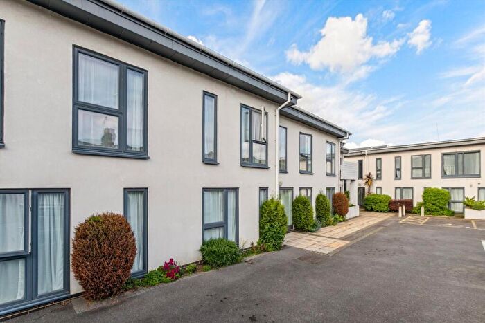 2 Bedroom Flat To Rent In Furley Road, Peckham, SE15