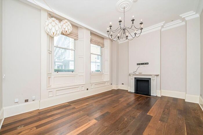 3 Bedroom Flat To Rent In Courtfield Gardens, Earls Court, SW5