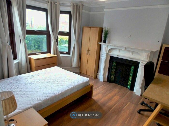 5 Bedroom Semi-Detached House To Rent In Devonshire Road, Southampton, SO15