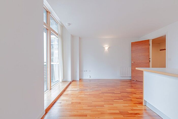 2 Bedroom Flat For Sale In Poole Street, London, N1