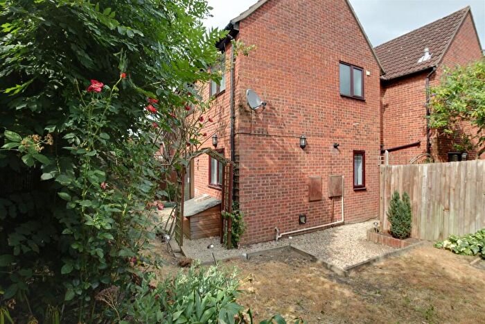 2 Bedroom Semi-Detached House To Rent In Edens Close, Bishop's Stortford, CM23