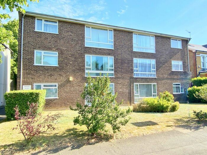 2 Bedroom Flat To Rent In Granville Road, Sidcup, Kent, DA14