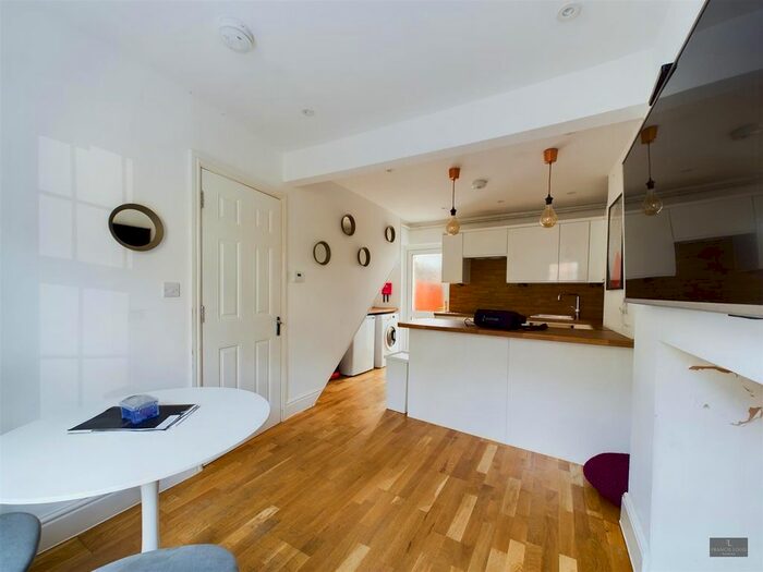 5 Bedroom Terraced House To Rent In Pavilion Place, Exeter, EX2