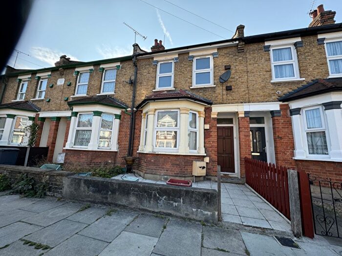 4 Bedroom Terraced House To Rent In Standard Road, Hounslow, Greater London, TW4