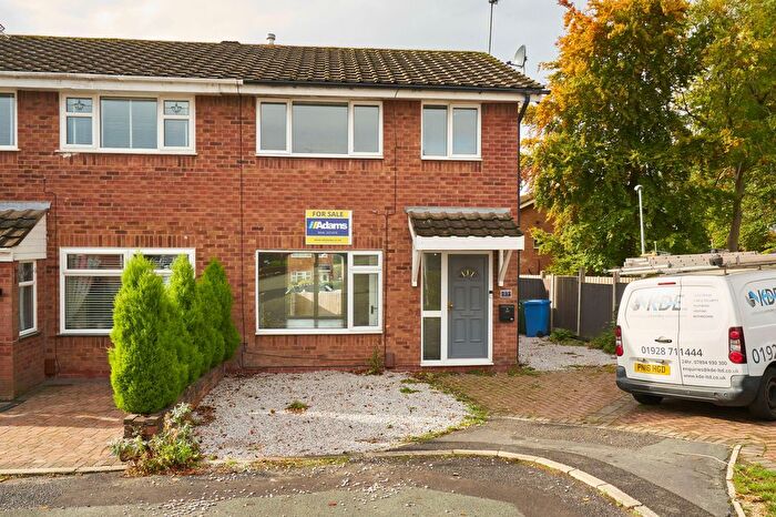 3 Bedroom Semi Detached House For Sale In Azalea Grove, Beechwood, WA7