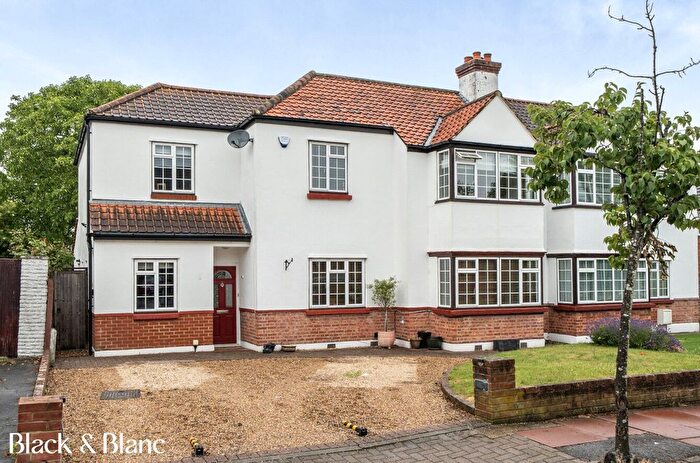 4 Bedroom Semi Detached House For Sale In The Grove, West Wickham, BR4