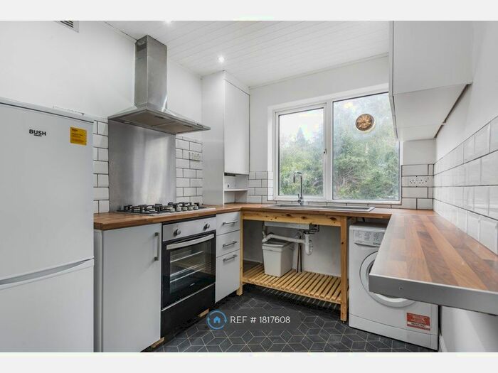 2 Bedroom Maisonette To Rent In Worsley Bridge Road, London, SE26