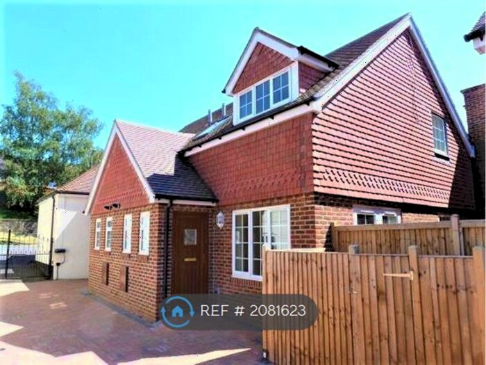 3 Bedroom Semi-Detached House To Rent In Lauras Gardens, Billingshurst, RH14