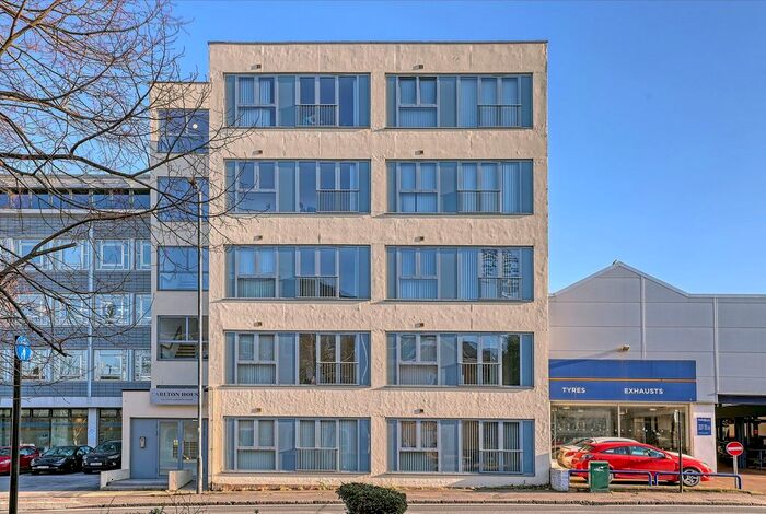 2 Bedroom Flat To Rent In Carlton House, New London Road, Chelmsford, Essex, CM2