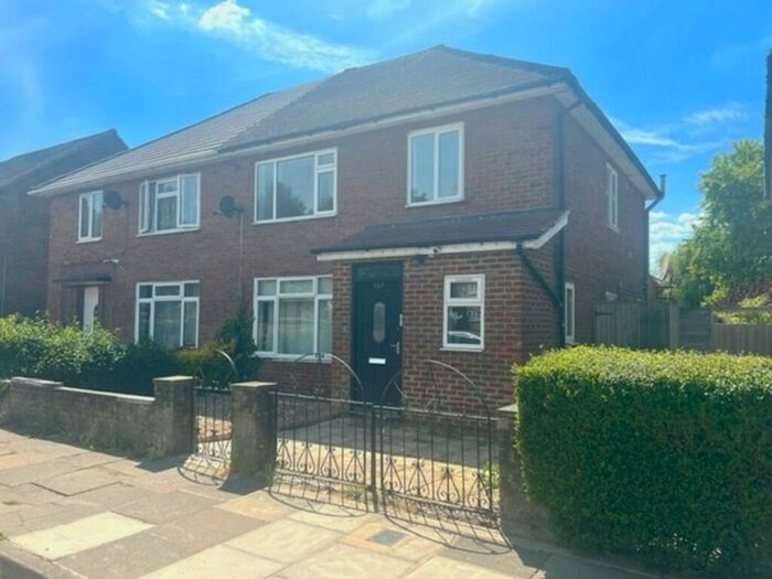 2 Bedroom Flat To Rent In Courtenay Avenue, Harrow, HA3