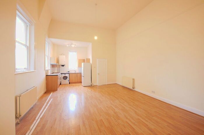 Studio To Rent In Amhurst Road, London E8