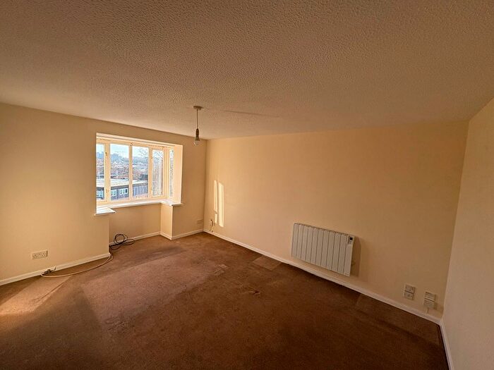 2 Bedroom Flat To Rent In Salstar Close, Aston, Birmingham, B6