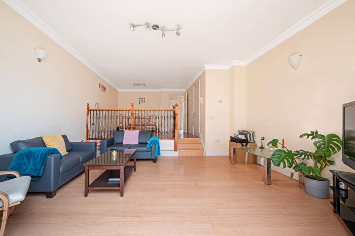 4 Bedroom House To Rent In Victoria Mews, Hampstead, London, NW6