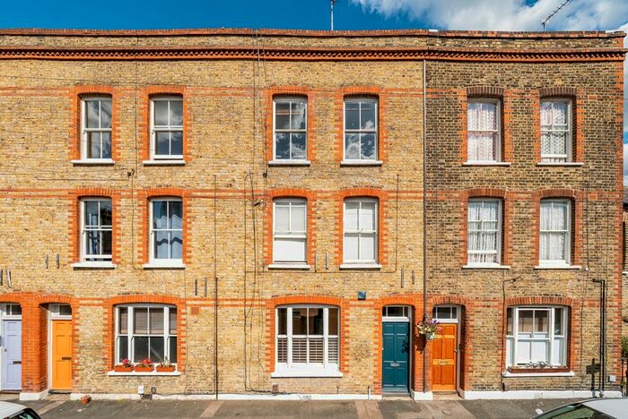 2 Bedroom Flat To Rent In Gibson Street, London, SE10