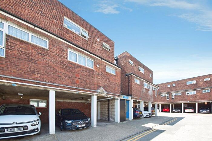 2 Bedroom Flat For Sale In Folkestone Road, London, N18
