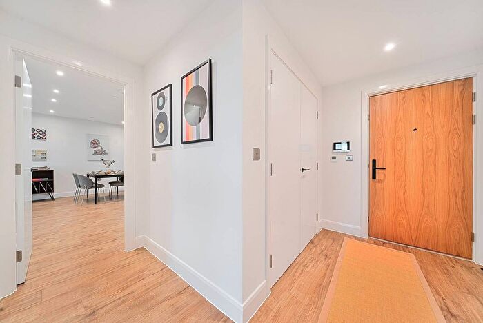 3 Bedroom Flat To Rent In Uncle Colindale, Colindale, London, NW9